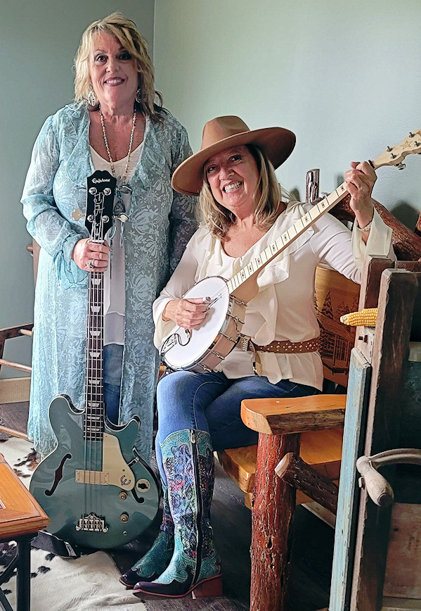 Shirley - Gashouse Annie with her Deering Banjo
